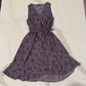 Soprano Dusty Gray Floral Wrap Dress Womens XS Sleeveless TieFront Ruffle Bottom